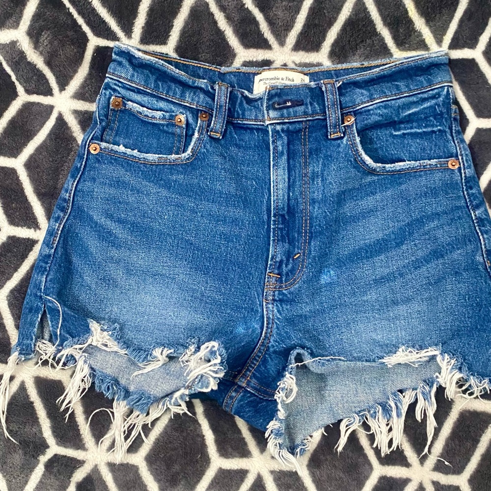 Ladies Abercrombie and Fitch High Rise Shorts Used in Good condition Size 24